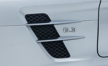 Mercedes-Benz SLS AMG 32