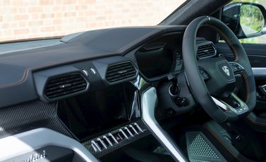 Lamborghini Urus 17
