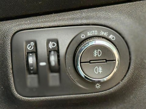 Vauxhall Corsa 1.2i Excite Euro 6 3dr (a/c) 11