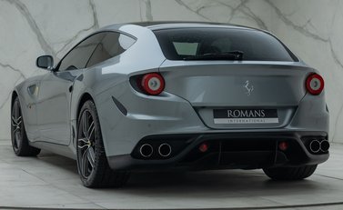 Ferrari FF 10