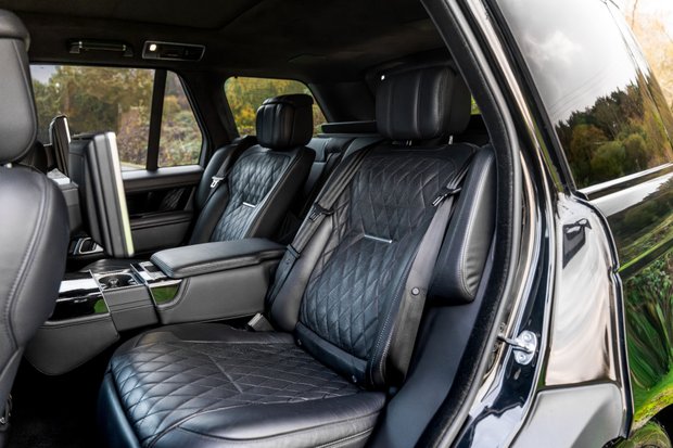 Land Rover Range Rover SV AUTOBIOGRAPHY DYNAMIC BLACK. NOW SOLD. PLEASE CALL 01903 254800. 4