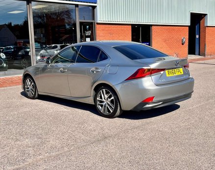 Lexus Is 2.5 IS 300h Advance CVT 4dr 9