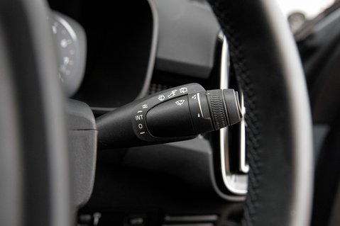Volvo XC40 B4 R-DESIGN MHEV 17