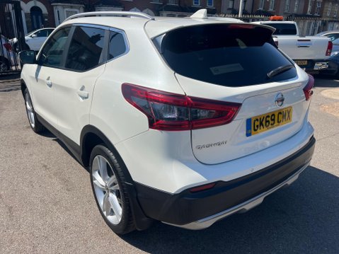 Nissan Qashqai 1.3 DIG-T N-Motion Euro 6 (s/s) 5dr 4