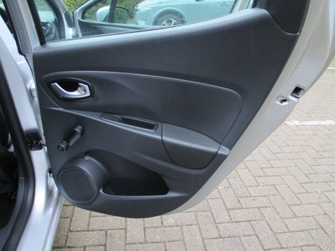 Renault Clio 0.9 TCe Play Euro 6 (s/s) 5dr 44