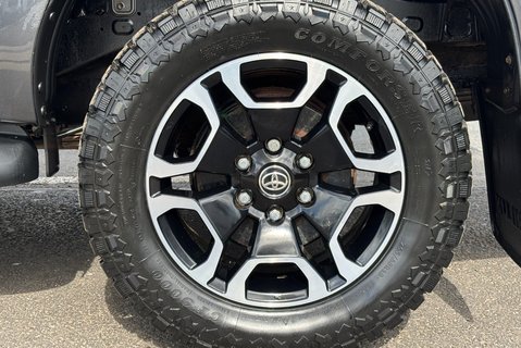 Toyota Hilux Invincible 4WD Auto 2.8 D-4D Double Cab Pickup - Pegasus Canopy 34