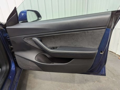 Tesla Model 3 Model 3 Long Range AWD 4WD 4dr 52