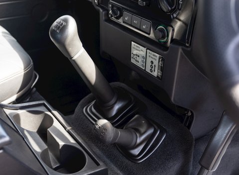 Land Rover Defender 90 Landmark 18