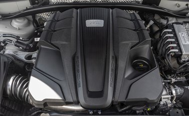 Porsche Macan GTS 32