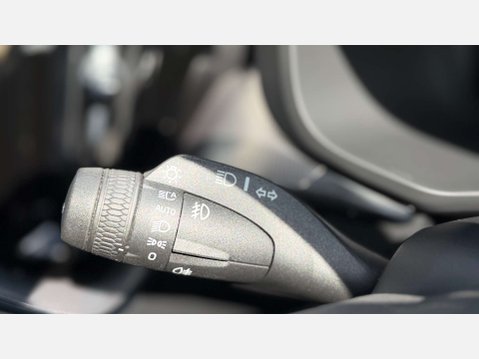 Volvo XC60 2.0 XC60 R-Design Pro T8 Recharge AWD Auto 4WD 5dr 31