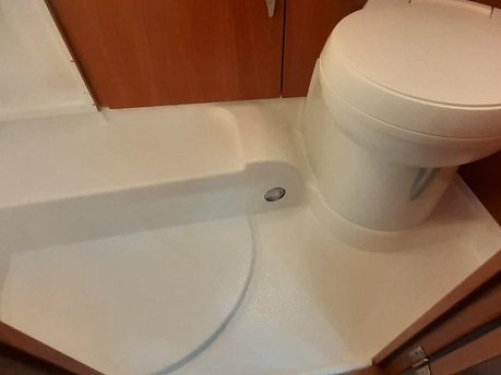Washroom Shower Tray & Sink Repairs 3