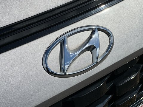Hyundai BAYON T-GDI PREMIUM DCT MHEV 13