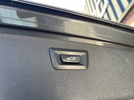 BMW 3 Series 3.0 335d M Sport Shadow Edition Touring 5dr Diesel Auto xDrive Euro 6 (s/s) 19