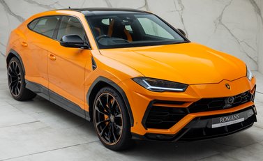 Lamborghini Urus Pearl Capsule 11