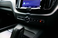 Volvo XC60 2.0 XC60 R-Design B4 MHEV AWD Auto 4WD 5dr 31