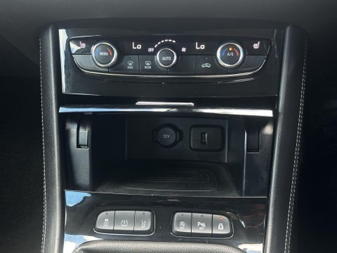 Vauxhall Grandland X 1.2 Turbo SE Premium Euro 6 (s/s) 5dr 31