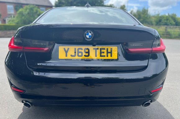 BMW 3 Series 318D SPORT 9