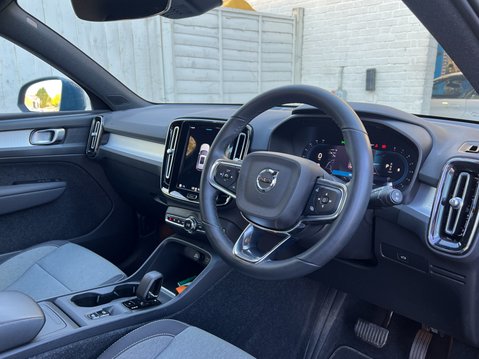 Volvo XC40 2.0 B3 Core Estate 5dr Hybrid Electric Auto Euro 6 (163 bhp) 10