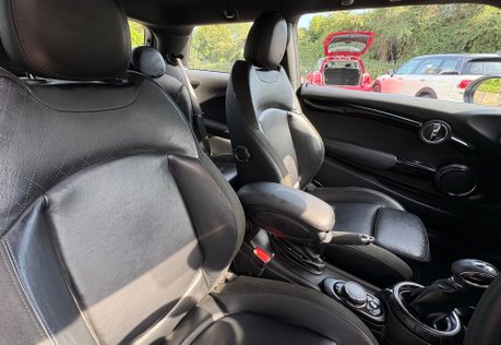 Mini Hatch Cooper 1.5 Petrol Automatic Chili Media XL 3 door- SAT NAV - LEATHER 4