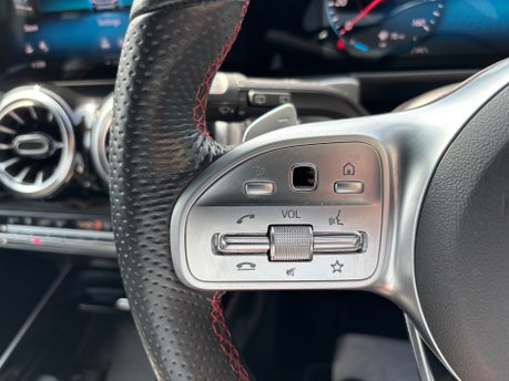 Mercedes-Benz GLB 1.3 GLB200 AMG Line (Premium 2) SUV 5dr Petrol 7G-DCT Euro 6 (s/s) (163 ps) 33