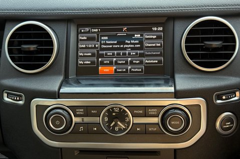 Land Rover Discovery SDV6 SE TECH - ULEZ COMPLIANT -FULL LR SERVICE HISTORY - 9 SERVICES -TOWBAR 39