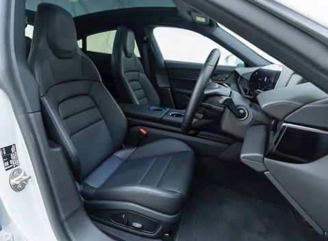 Porsche Taycan 4S 10