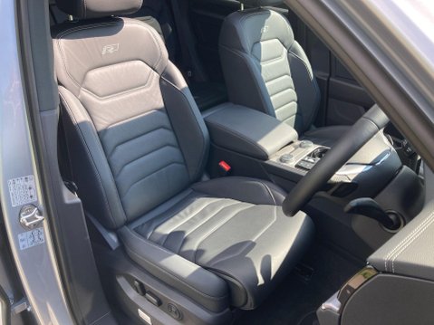 Volkswagen Touareg 3.0 TDI V6 Black Edition Tiptronic 4Motion Euro 6 (s/s) 5dr 9