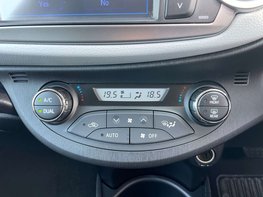 Toyota Yaris 1.5 Yaris T4 Hybrid CVT 5dr 32