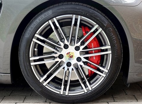 Porsche Panamera GTS 15