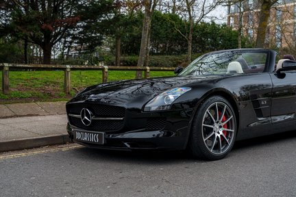 Mercedes-Benz SLS AMG GT ROADSTER- I OF ONLY 2 UK Cars 12
