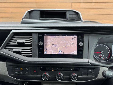 Volkswagen Transporter 2.0 Transporter T32 Highline TDI 4Motion Semi-Auto 4WD 34