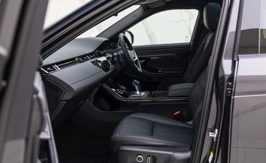 Land Rover Range Rover Evoque P300e R-Dynamic SE 15