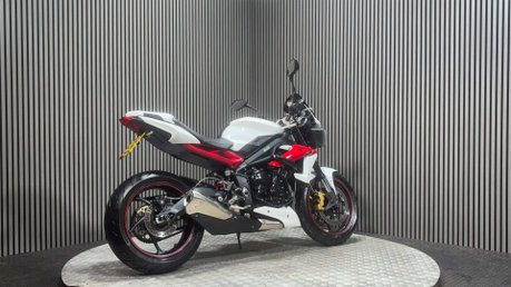 Triumph Street Triple R 2013 13K EXCELLENT CONDITION NEW MOT 675CC TRIPLE 3