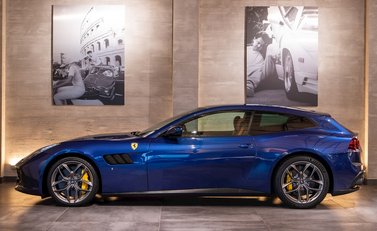 Ferrari GTC4 Lusso T 2