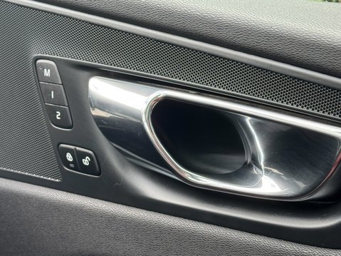 Volvo XC60 2.0 T5 Inscription Pro SUV 5dr Petrol Auto AWD Euro 6 (s/s) (254 ps) 19