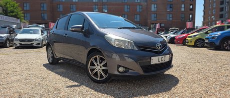Toyota Yaris VVT-I SR.. AUTOMATIC.. 5 SERVICES.. STUNNING EXAMPLE.. LAST OWNER 8 YEARS  1