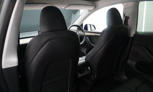 Tesla Model Y LONG RANGE AWD Comfort Suspension GROK AI Panoramic Roof One Owner VATQ 18