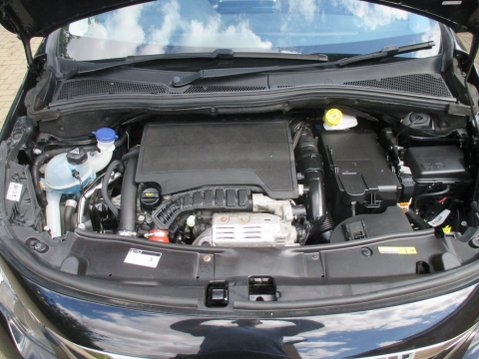 Peugeot 2008 1.2 PureTech Allure Premium Euro 6 (s/s) 5dr 51