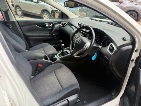 Nissan Qashqai 1.2 DIG-T Acenta Premium SUV 5dr Petrol Manual 2WD 29