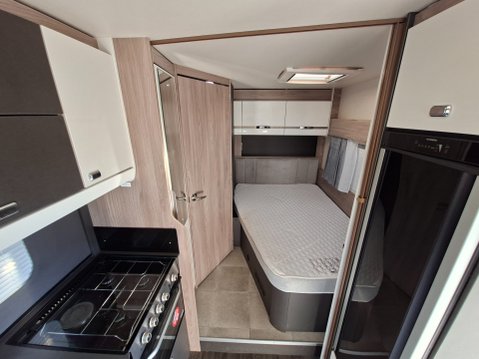 Swift Voyager 564 16