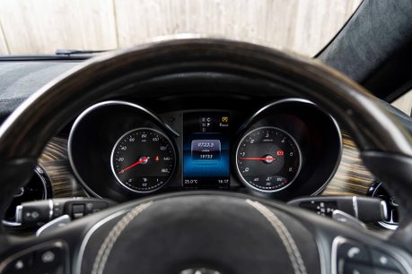 Mercedes-Benz V Class V 300 SUTTON EXECUTIVE CLASS. VAT Q. VIP SEATS. STARLIGHT HEADLINER. TVS. 22