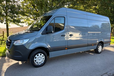 Mercedes-Benz Sprinter 319 Cdi Premium - with In-Built Bed + Diesel Heater 1