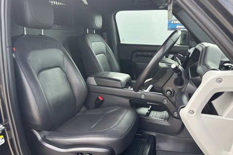 Land Rover Defender 90 D300 Hard Top X-Dynamic HSE 4