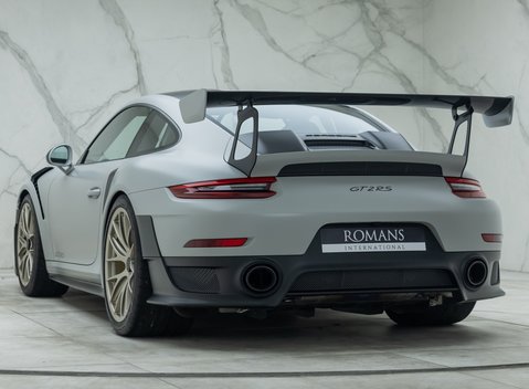 Porsche 911 GT2 RS (991) 10