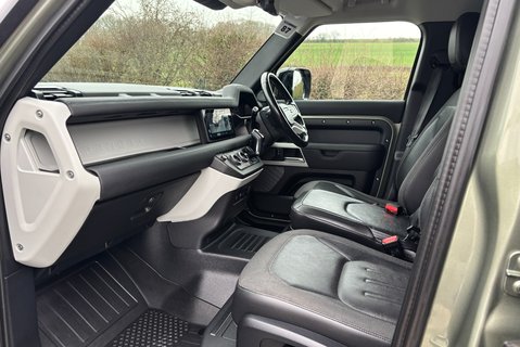 Land Rover Defender 110 D250 Hard Top SE MHEV - Deployable Towbar 14