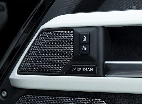 Land Rover Defender 110 XS Edition P400 21