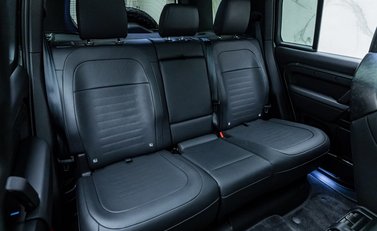 Land Rover Defender OCTA EDITION ONE 15