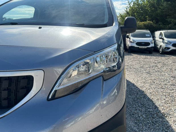 Peugeot Expert MWB L2H1 Bluehdi Professional 120 ps Twin Side Door EURO 6 20