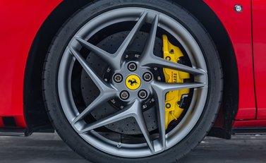 Ferrari F8 Spider 13