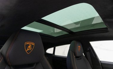 Lamborghini Urus 12